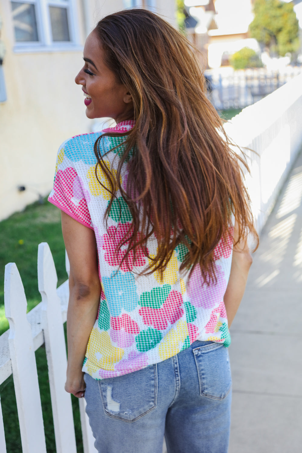 Zafferano® | Top in maglia multicolore con scollo dentellato e colletto floreale di Spring Vibes