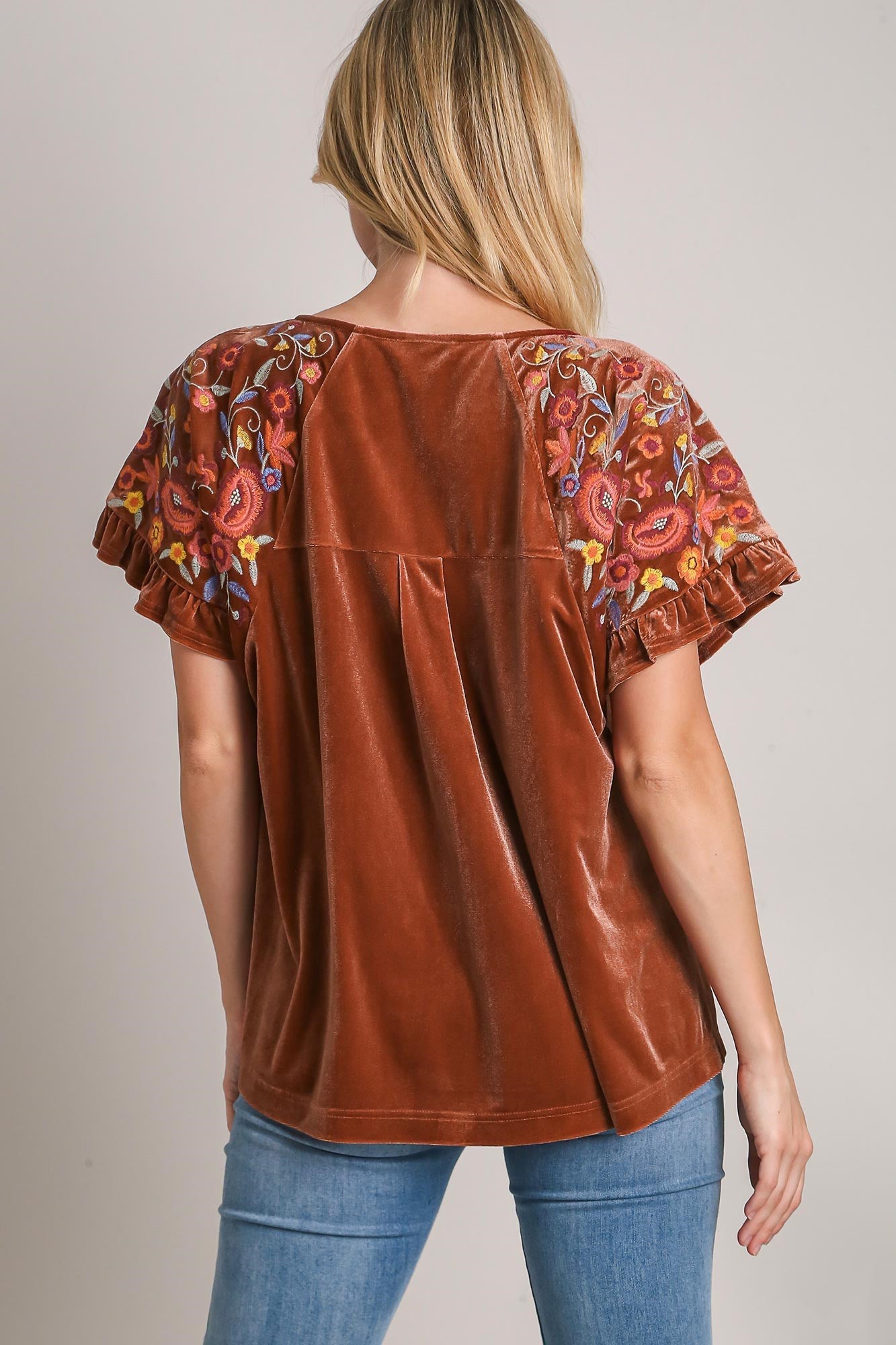 Yoselin® | Blusa in velluto a maniche corte con ricami