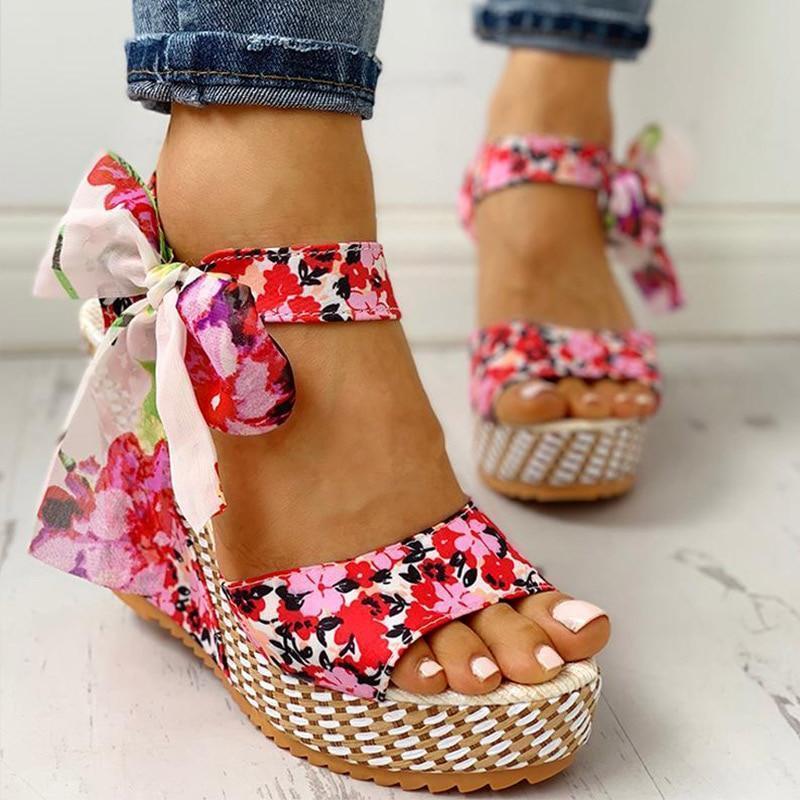 Marina® | Sandali da donna con zeppa con motivo floreale di tendenza elegante