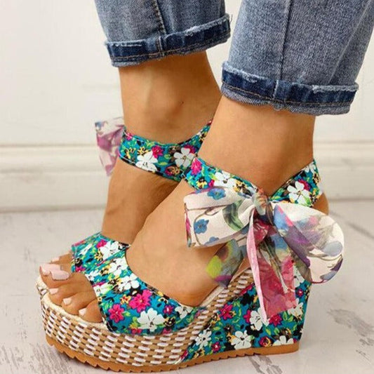 Marina® | Sandali da donna con zeppa con motivo floreale di tendenza elegante