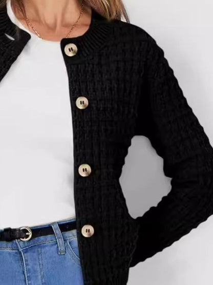 Adele® | Cardigan abbottonato a maniche lunghe con girocollo